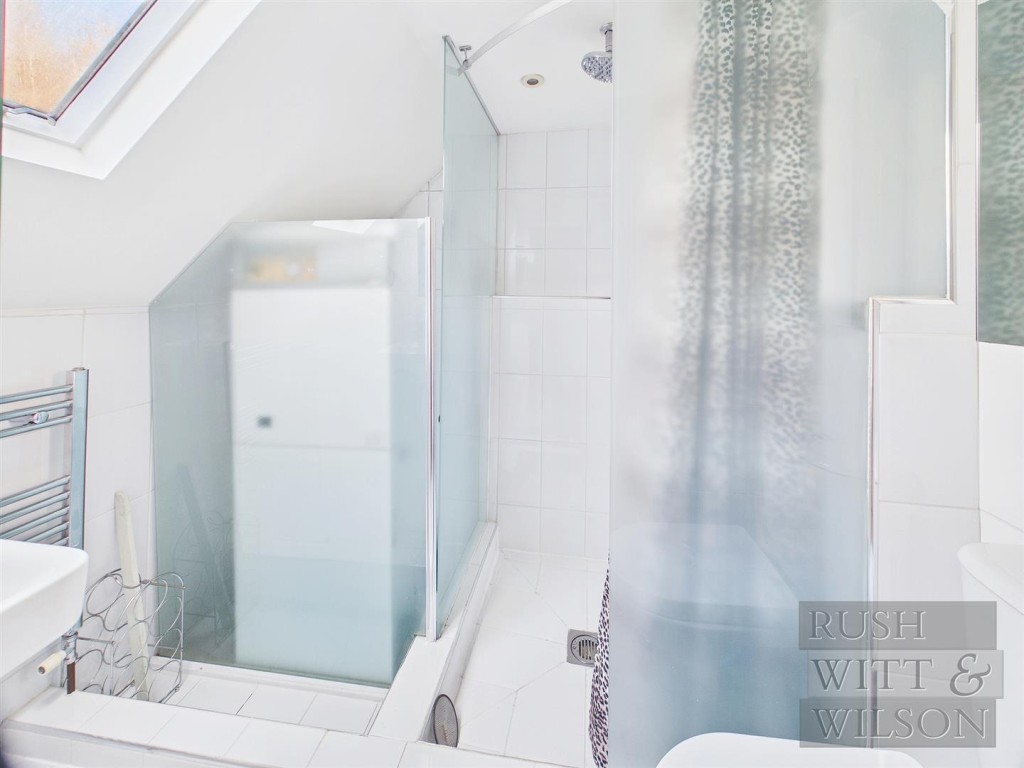 Lot: 123 - SEMI-DETACHED COTTAGE FOR REFURBISHMENT WITH FAR REACHING VIEWS - Shower with WC